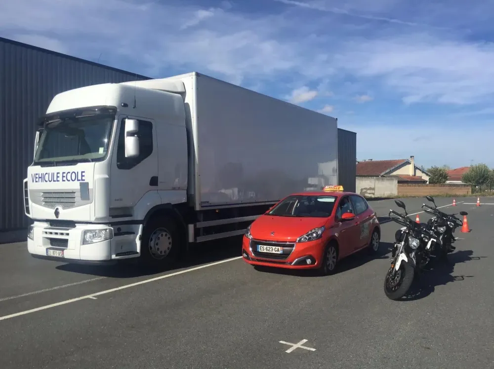 vehicule-ecole-camion-voiture-moto